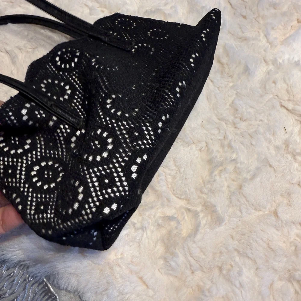 Vintage Victoria’s Secret Elegant Black lace and Satin Pink Handbag - Picture 10 of 12